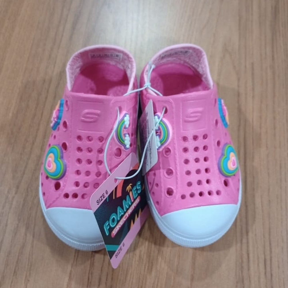 Size 6 Skechers Machine Washable Girl’s Shoes New With Tags